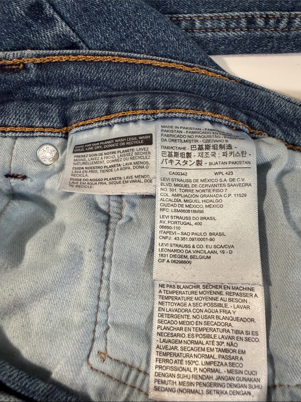Levi's Men's Denim Straight Jeans in Medium Blue, 36 by 30 - Picture 10 of 11